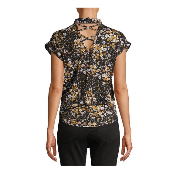 NWT No Boundaries Juniors' Button Front Tie Top - Picture 3 of 3